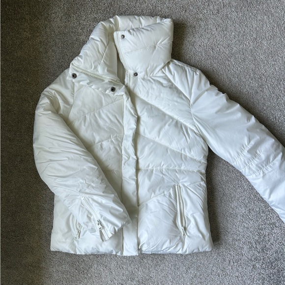 GAP Puffer Jacket in White - Picture 2 of 10